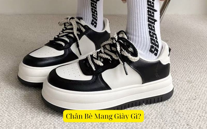 Chân Bè Mang Giày Gì