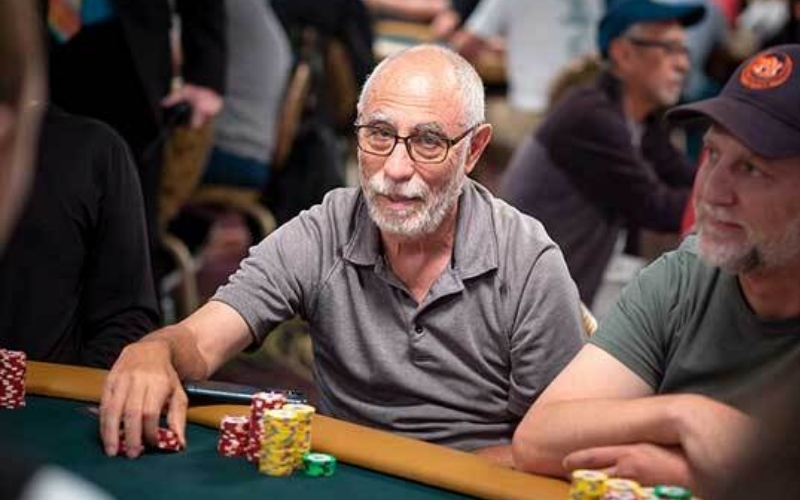 Hoạt động từ thiện và đóng góp xã hội