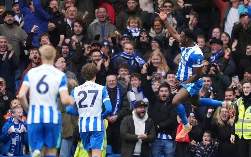 Brighton 2 : 1 Nottingham Forest: 15 phút đầu gay cấn, phút bù giờ hồi hộp
