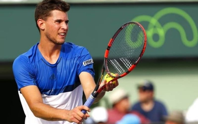 Cách tận dụng lợi thế chiều gió khi thi đấu tennis ngoài trời