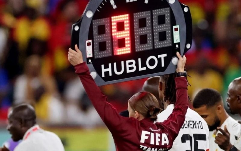 Cách tính thời gian bù giờ chính xác của trọng tài FIFA